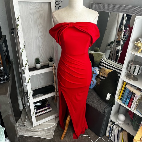Red bridesmaid dress with thigh slit size small - Picture 7 of 9